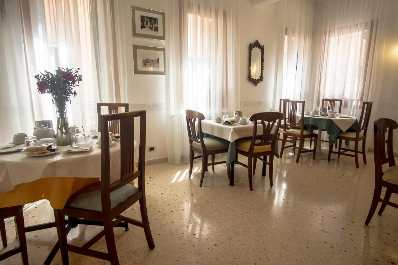 Hotel Antigo Trovatore Venise