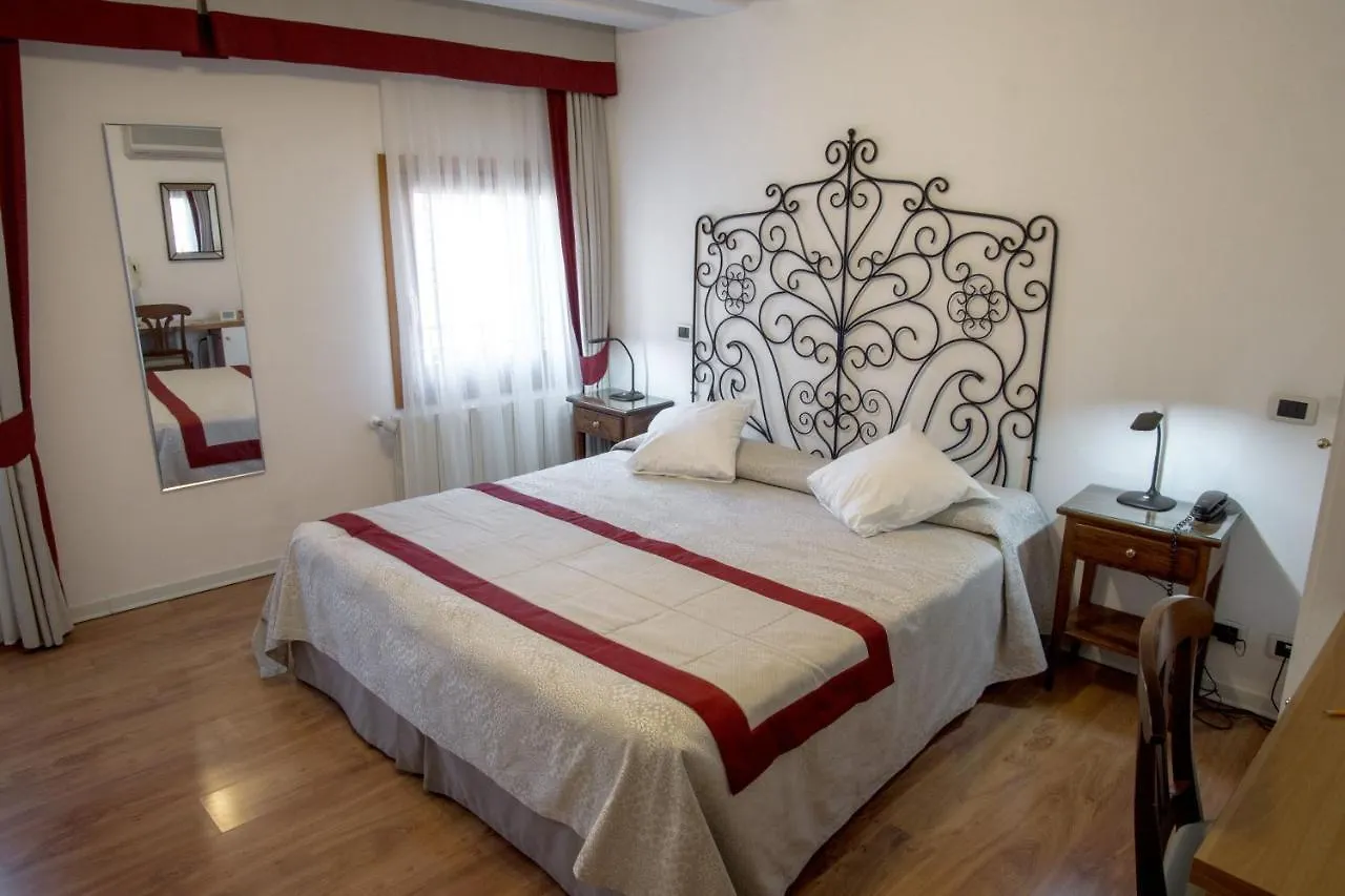 Hotel Antigo Trovatore Venise 3*,