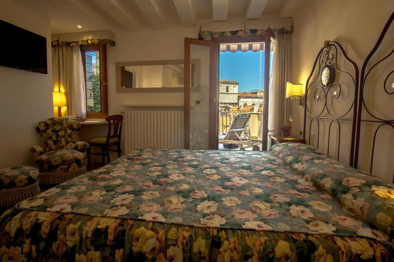 Hotel Antigo Trovatore Veneza 3*,  Itália